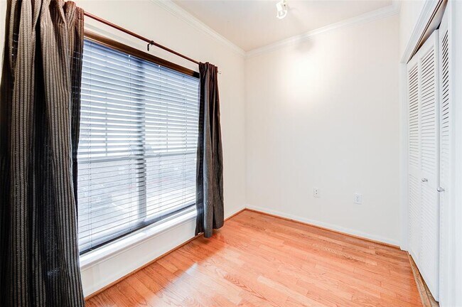 Building Photo - 9200 Westheimer Rd