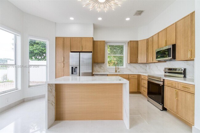 Building Photo - 5363 SW 38th Ave