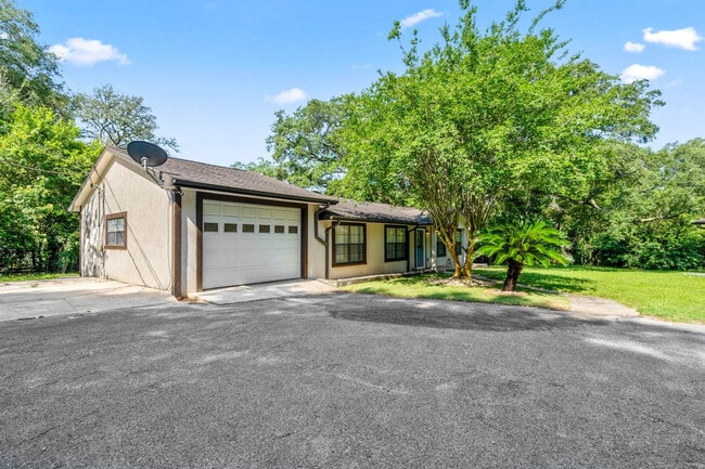 Building Photo - 2001 N 61st Ave