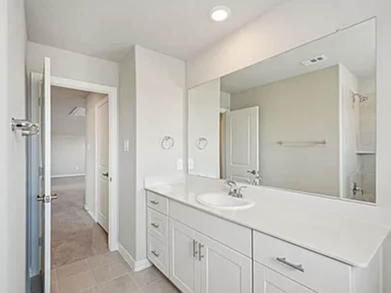 Building Photo - 709 Leavenworth Dr