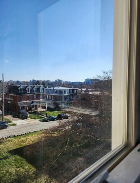 Building Photo - 163 Sumac St