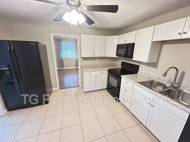 Building Photo - 3958 Hunter Cir