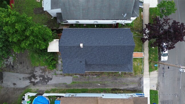 Building Photo - 6 Evans St