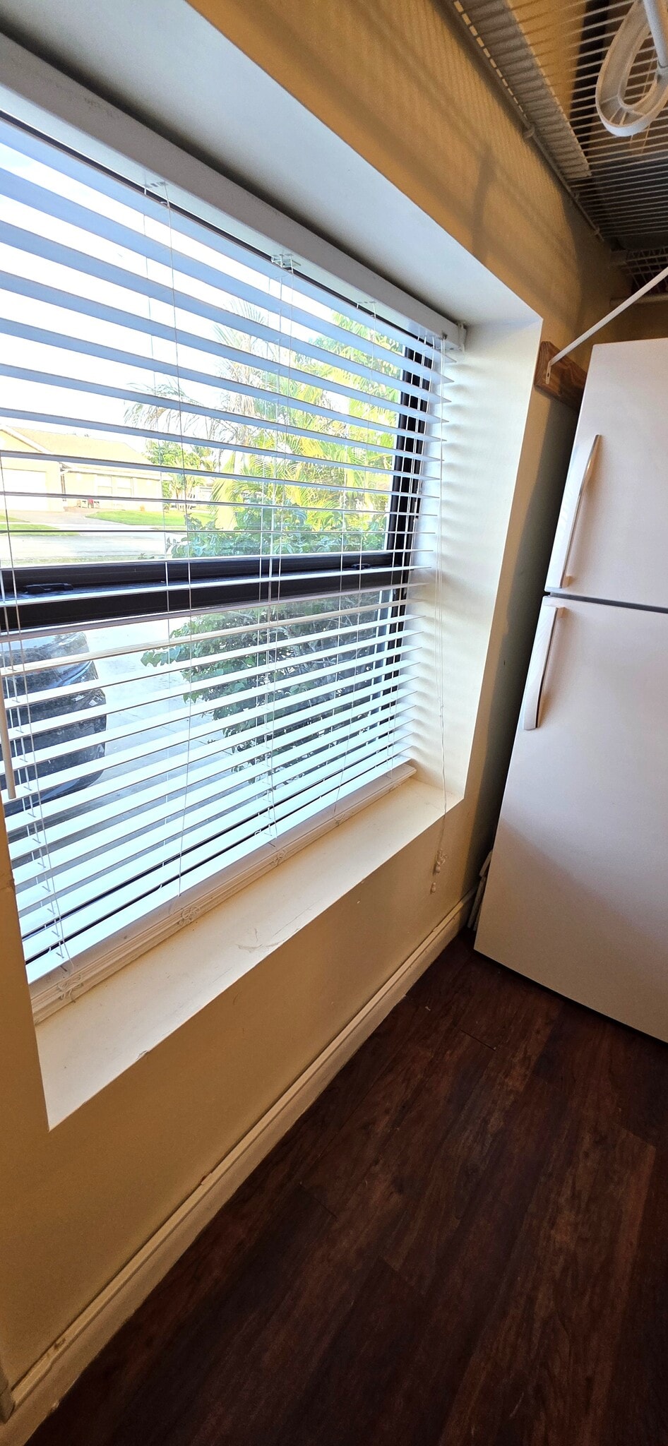 Building Photo - 10910 Diego Dr N