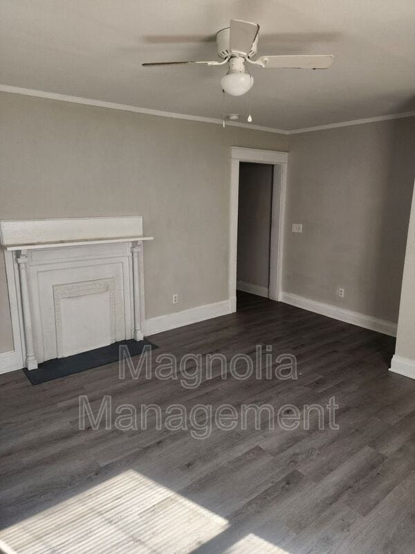 Building Photo - 216 Walnut St