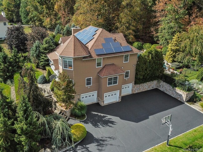 Building Photo - 24 Charnwood Dr