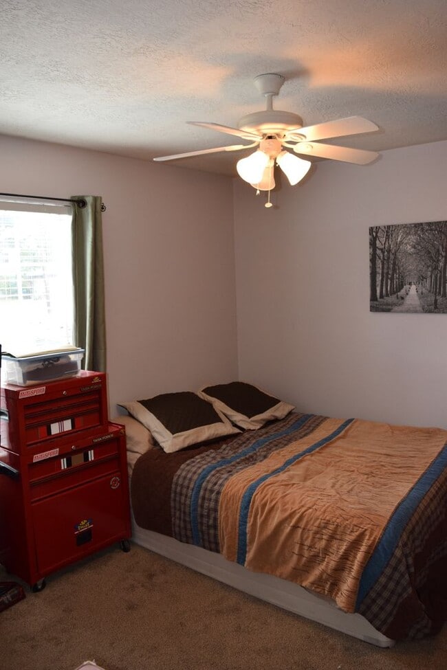 Building Photo - AUG PRE-LEASE! 3 Bed/3 Bath Duplex with Hu...