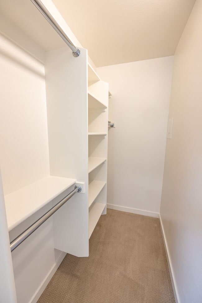 Building Photo - Riverside Townhomes - Waterfront Living in...