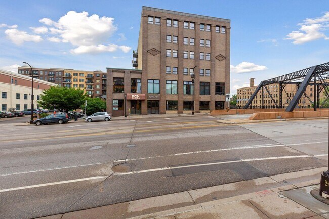 Building Photo - 404 Washington Avenue N 104