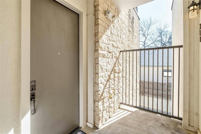 Building Photo - 207 W Johanna St