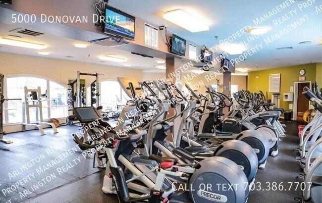 Building Photo - 5000 Donovan Dr