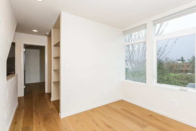 Building Photo - 5962 36th Ave S