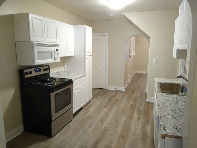 Building Photo - 2329 Van Buren Ave