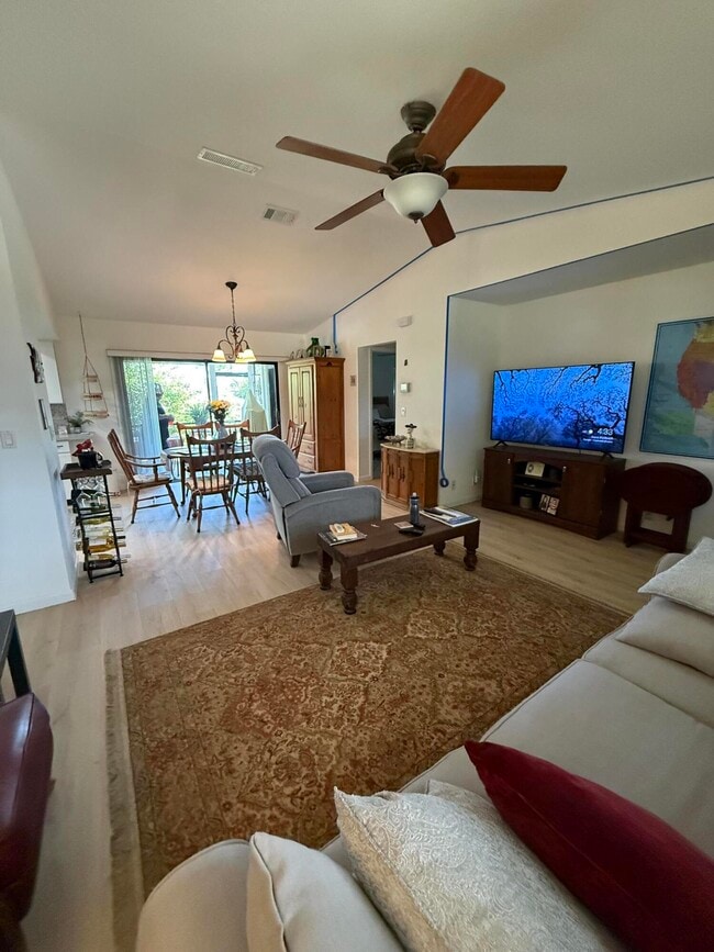 Building Photo - 2507 Canterbury Dr N