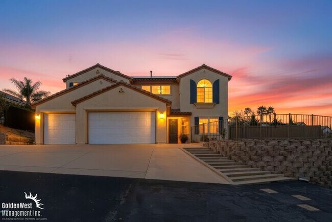 Building Photo - Elegant 5Bdm 3Ba Hilltop Home In Fallbrook!