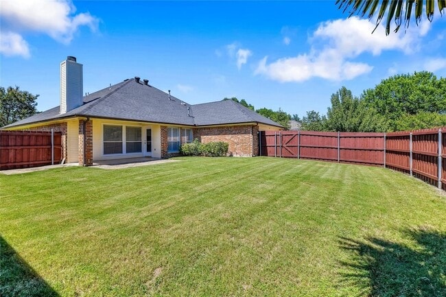 Building Photo - 630 Lakewood Dr