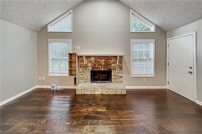 Building Photo - 985 Crystal Water Dr SE