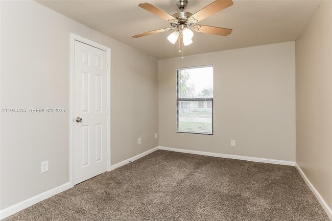 Building Photo - 2411 NE 10th Ave