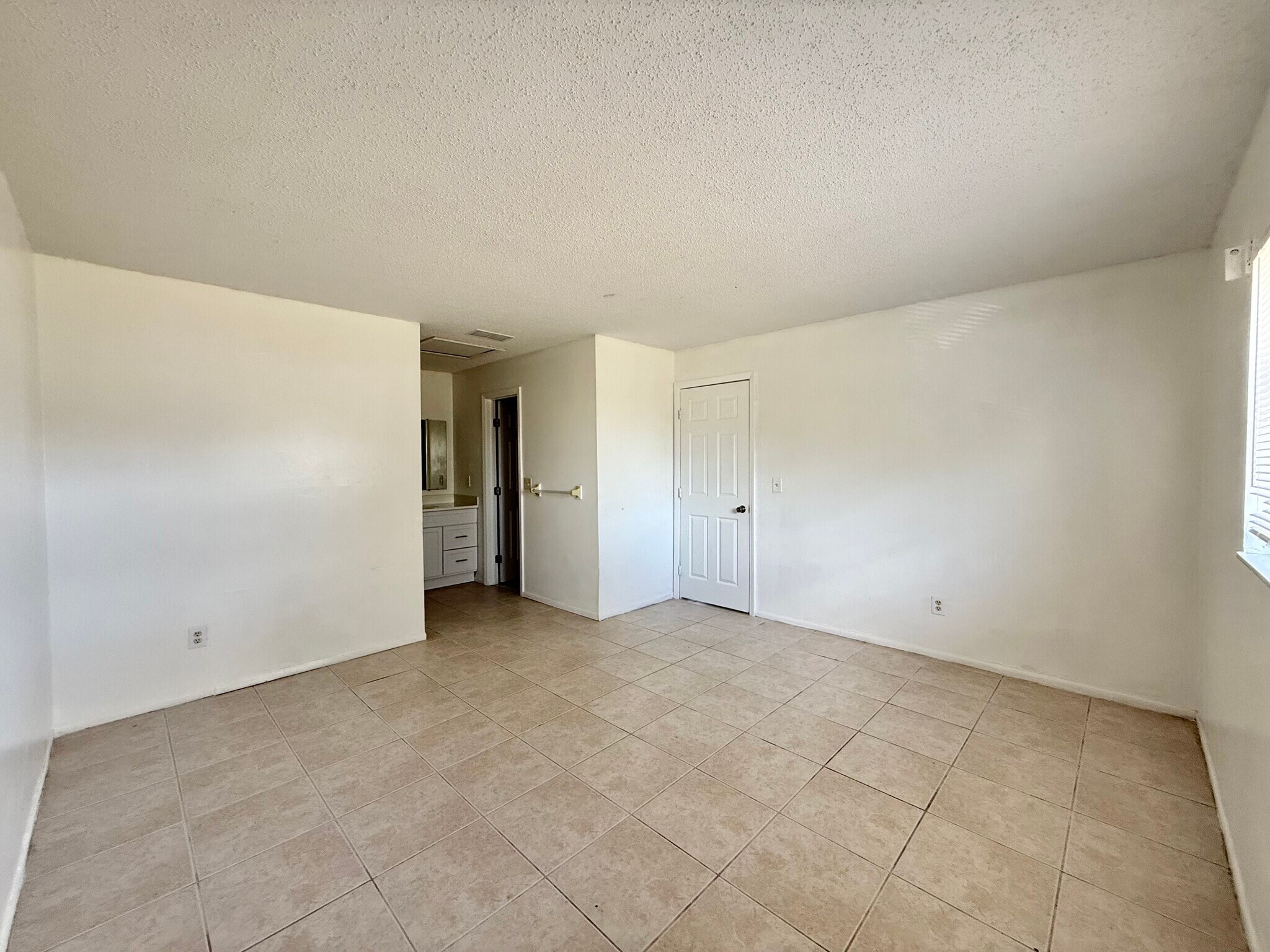 Building Photo - 6720 46th Ave W