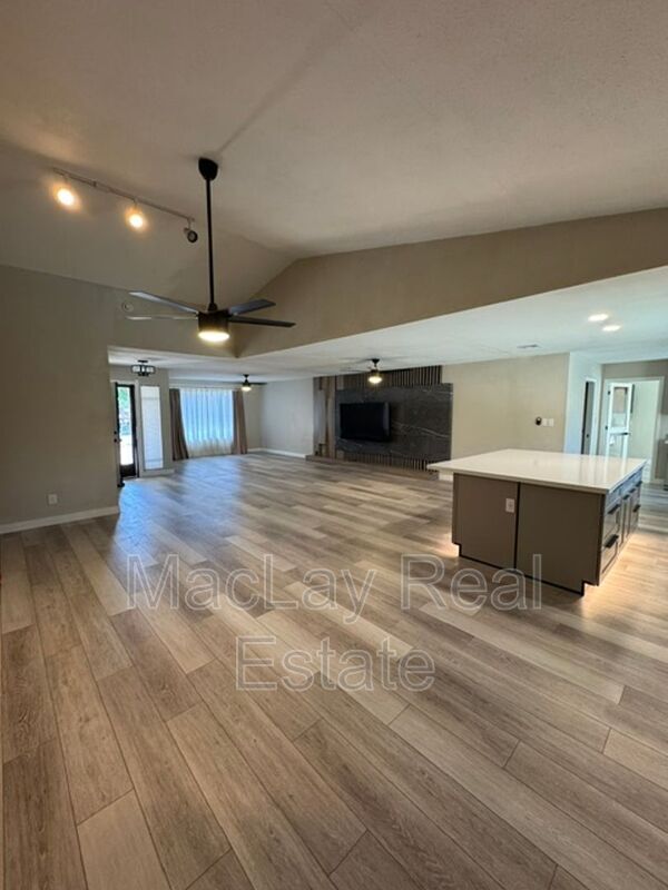 Building Photo - 4634 W Wagoner Rd