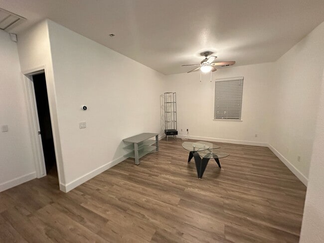 Building Photo - 5701 W Country Ave