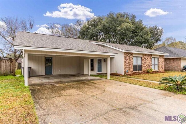 Building Photo - Stylish, Spacious & In a Prime Baton Rouge...