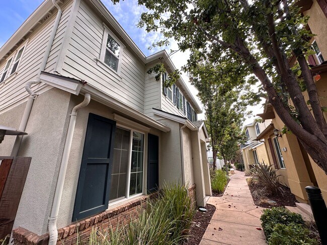 Building Photo - Stylish, Contemporary Campbell 4/2 home with Patio & Attached Garage