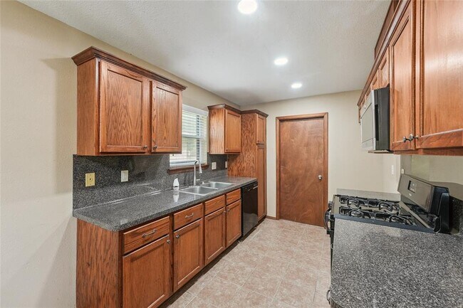 Building Photo - 3751 Glade Forest Dr