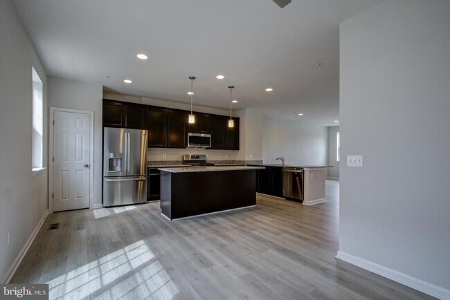 Building Photo - 14217 Travilah Rd