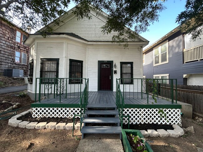 Primary Photo - 222 Army Blvd