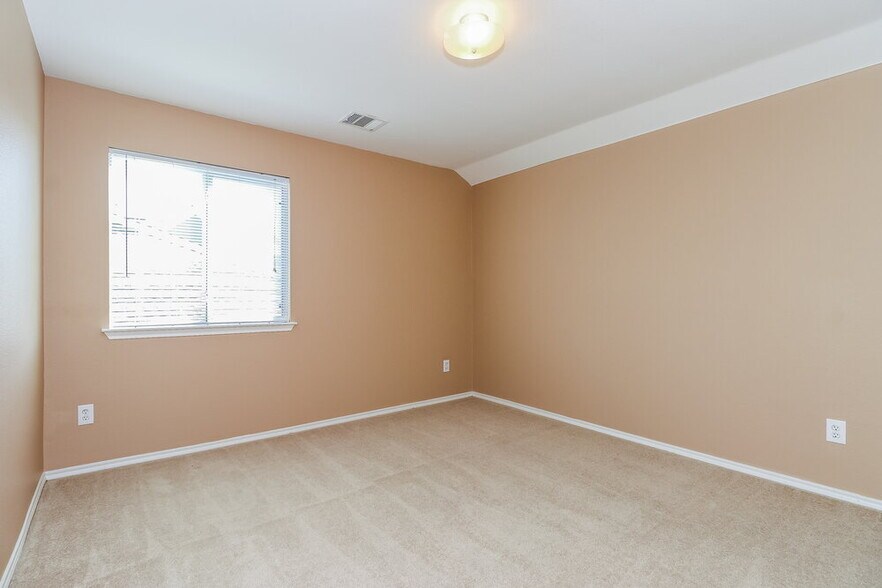 Building Photo - 9401 Waterman Dr