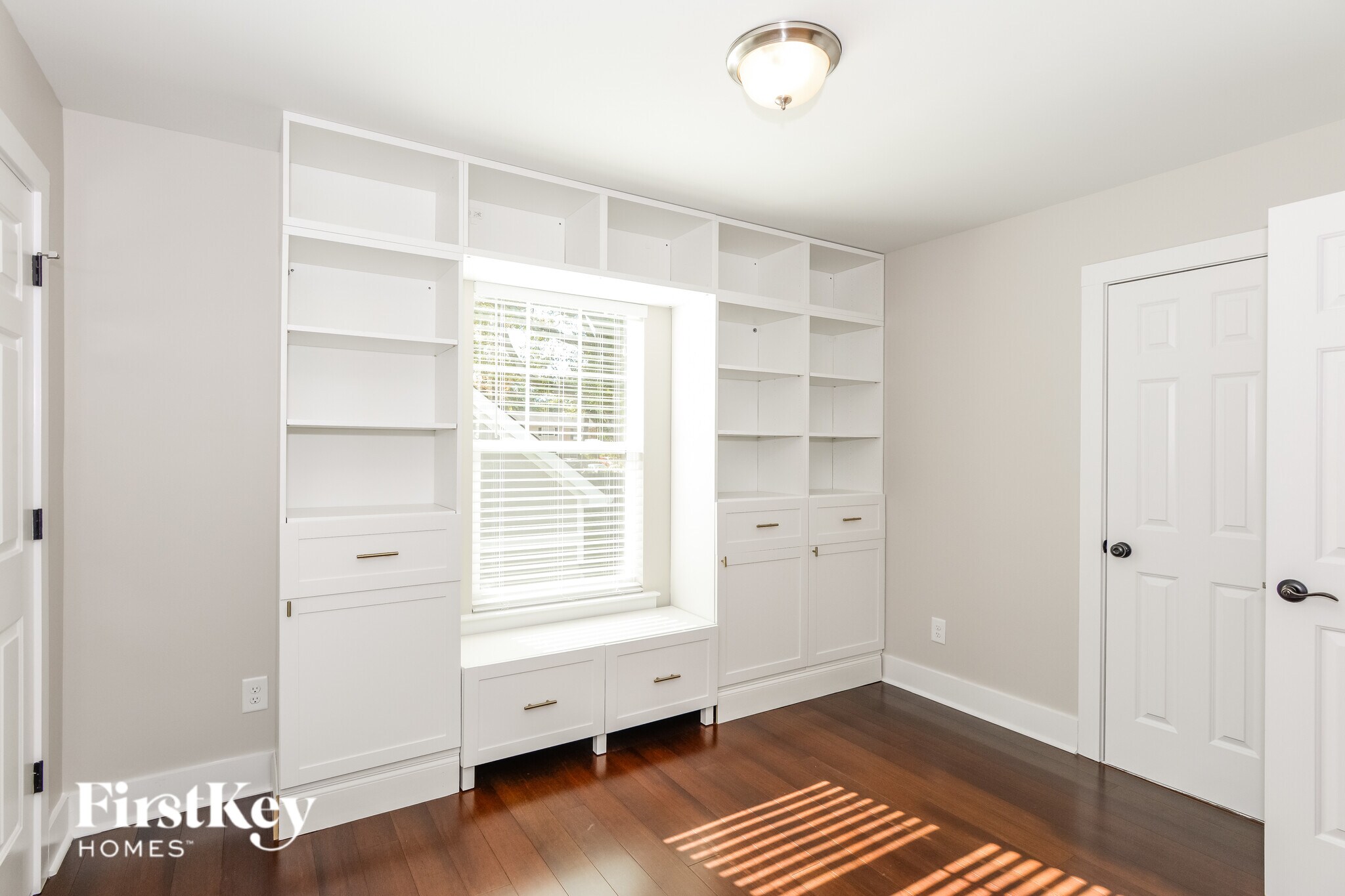 Building Photo - 1717 Dallas Ave