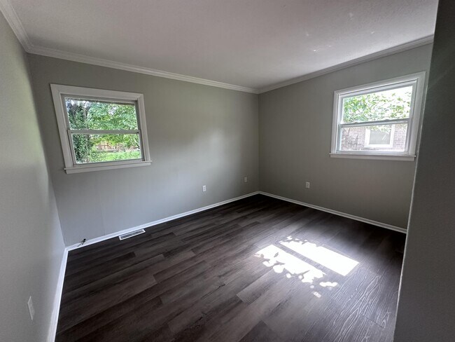 Building Photo - 1009 Plainview Dr