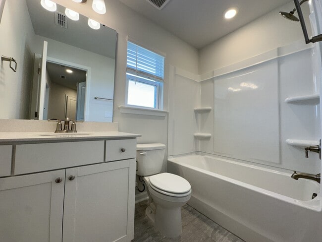 Building Photo - 2801 Farmhouse Dr