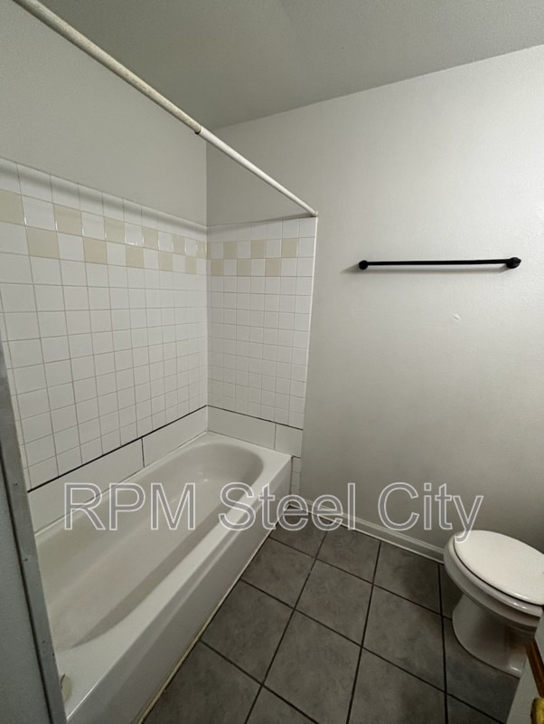 Building Photo - 28 Yorkshire Rd