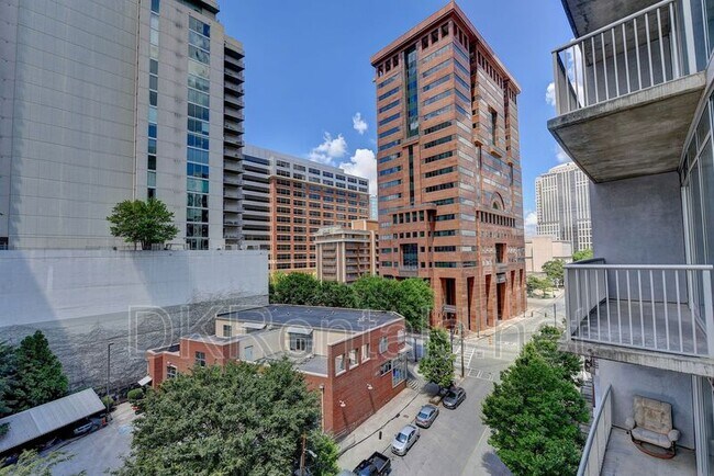 Building Photo - 44 Peachtree Pl NE