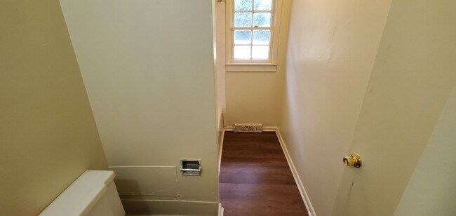 Building Photo - 3 Bedroom 1 Bathroom House