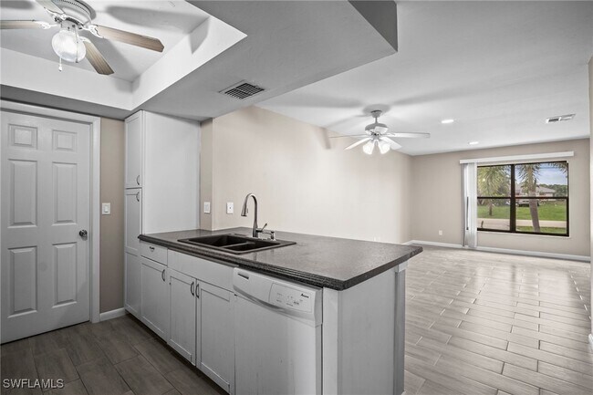 Building Photo - 1413 SE 23rd Pl