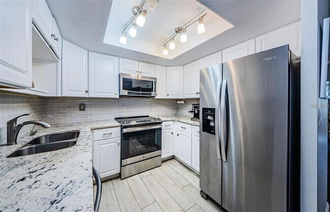 Building Photo - 2739 Sherbrooke Ln