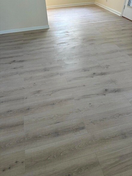 Building Photo - 548 Normandy Ln