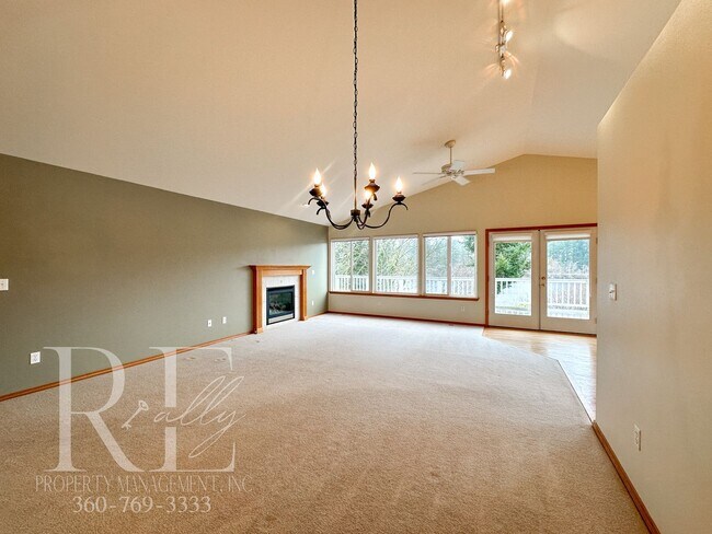 Building Photo - Fantastic Private Lakefront Rambler