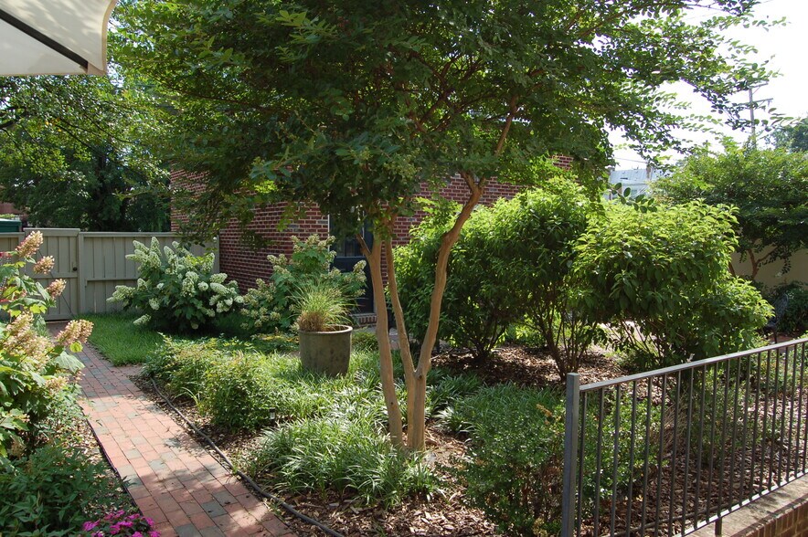 Building Photo - 3309 Monument Ave
