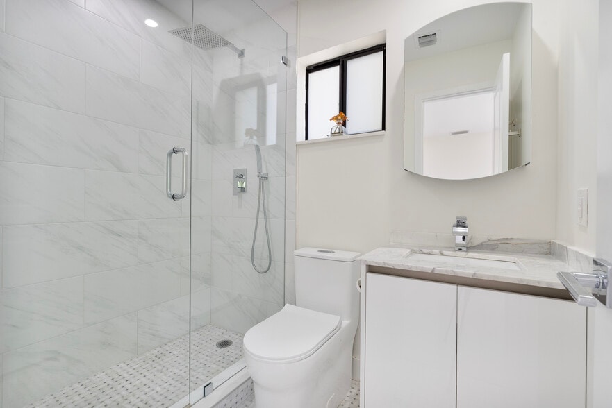 Building Photo - 255 Grant Dr