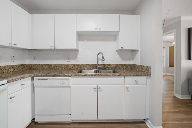 Kitchen - 3591 Kernan Blvd S