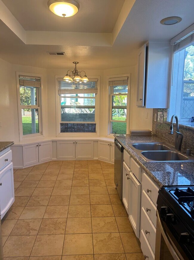 Building Photo - Coming Soon......Single Family Home! Solar Powered! Pet Friendly! Landscaper Included!