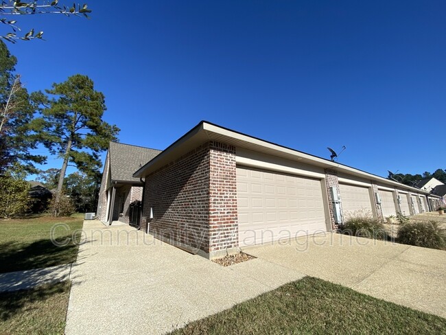 Building Photo - 13789 Azalea Dr