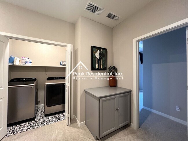 Building Photo - 3069 High Meadow Walk