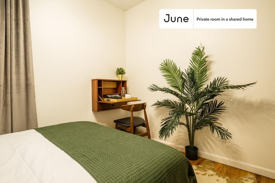 Primary Photo - Private bedroom in 5 bed/2 bath Home