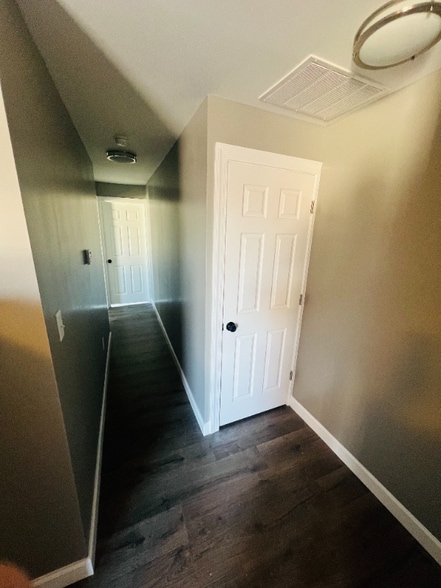 Building Photo - 820 N High St