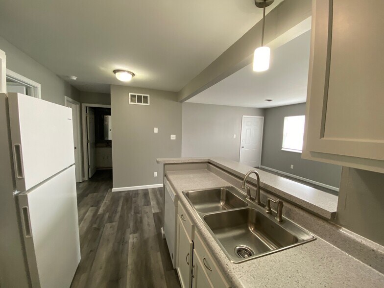 Building Photo - 109 Sandstone Ct